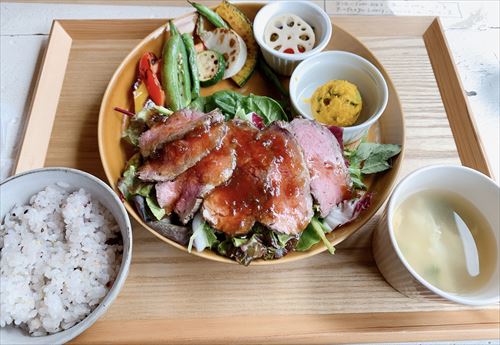 富山県立山町 ライフタイムのディナー ステーキ＆ローストビーフ丼食べくらべ！