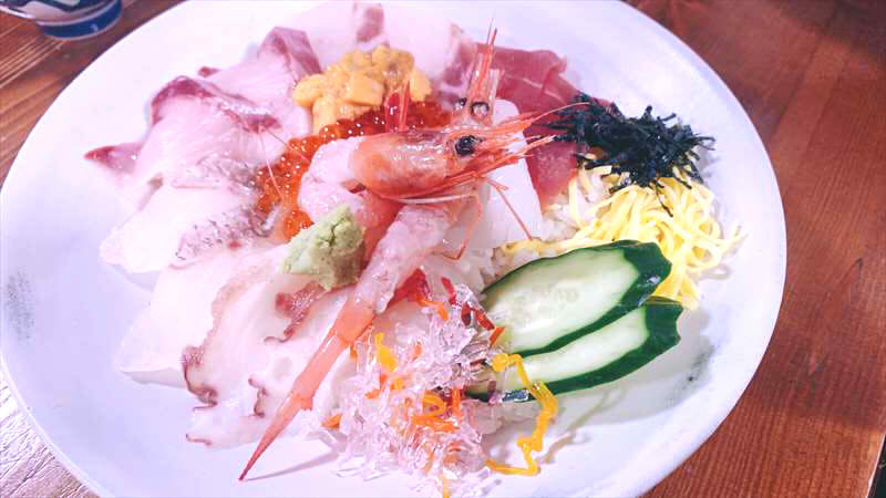 福井県東尋坊やまに水産で子連れランチ　豊富な海鮮丼＆浜焼きメニュー