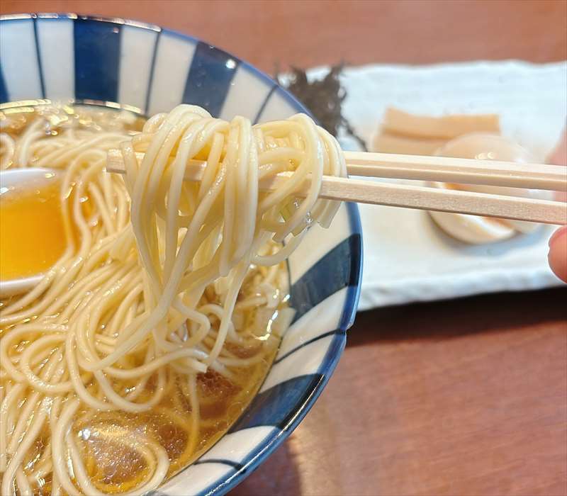 氷見貪瞋癡とんじんち煮干しラーメン