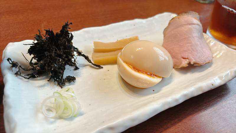 氷見貪瞋癡とんじんち煮干しラーメン