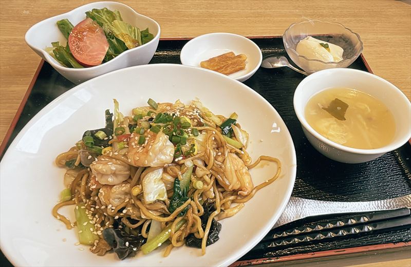 スタイリッシュチャイナ神海老入り上海焼きそば