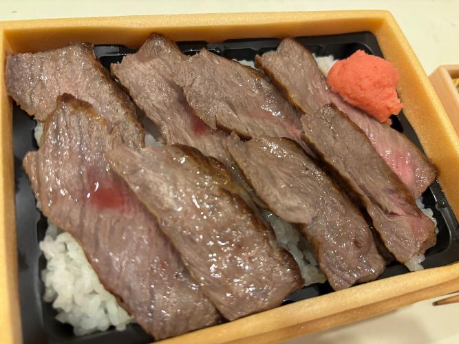 柿里富山店加熱式牛肉弁当テイクアウト