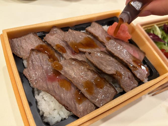 柿里富山店加熱式牛肉弁当テイクアウト