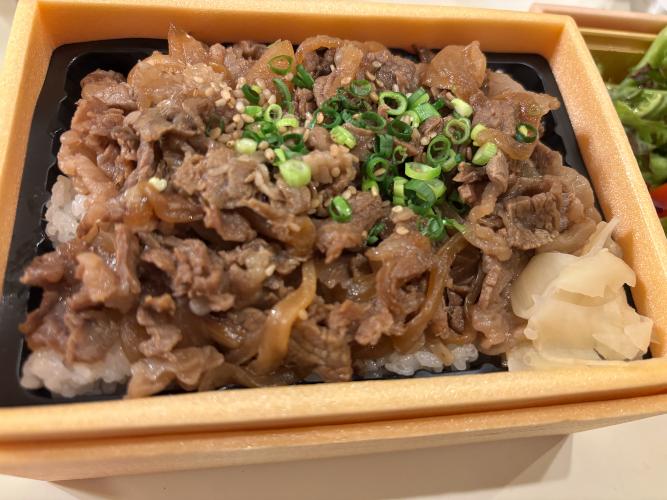 柿里富山店加熱式牛肉弁当テイクアウト